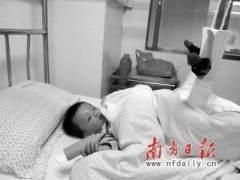 母亲车祸时护住怀中幼儿续：孩子等待亲人认领